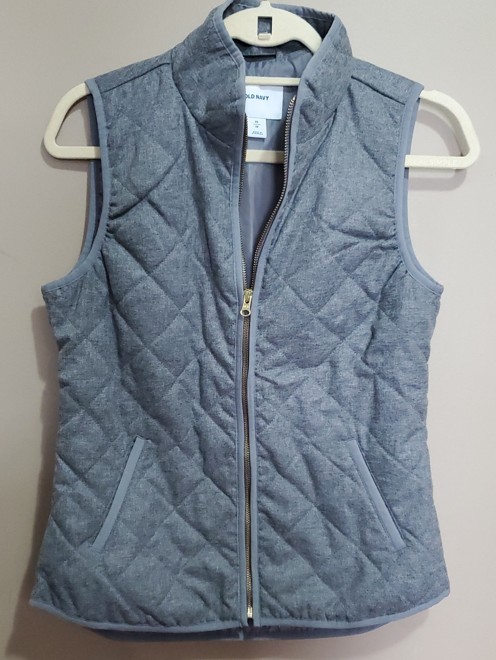 Old Navy Quilted Sleeveless Vest in Light Heather Gray Size Xs
